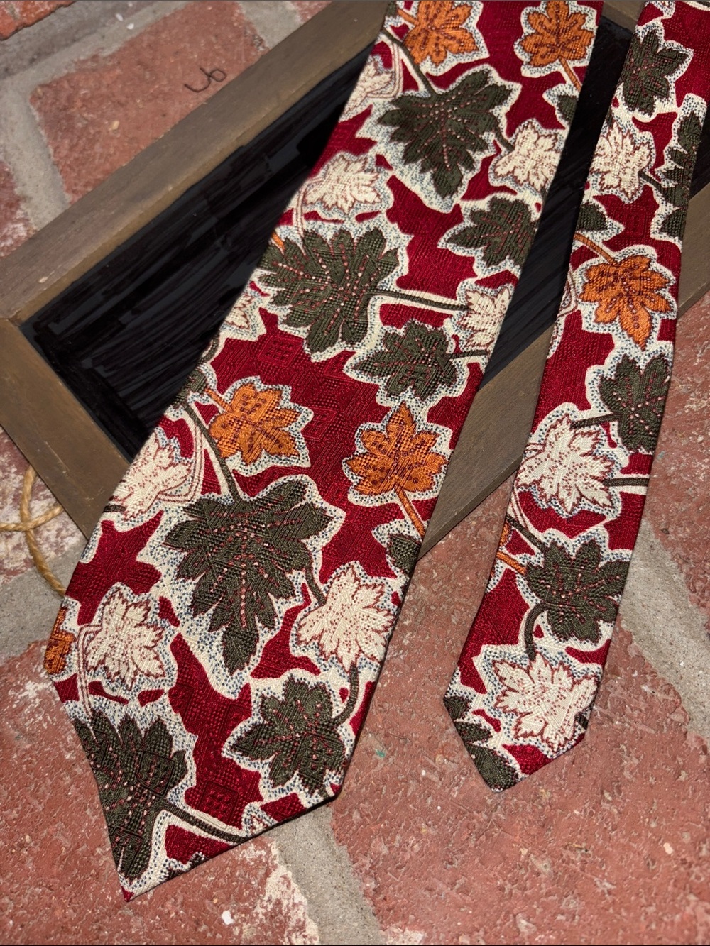 FR Men's Vintage Fall Leaves 100% Silk Tie